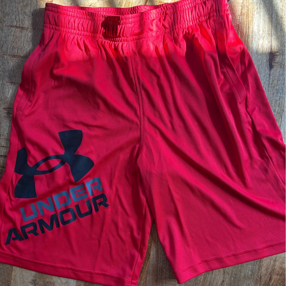Brand New! Boys Med Under Armour Scarlet Performance Shorts